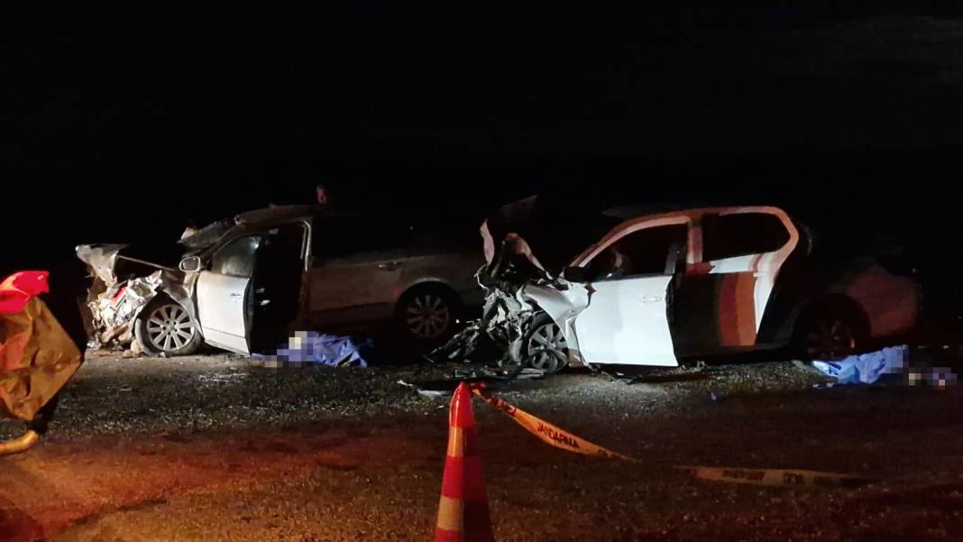 Karaman'da korkunç kaza: 2 ölü, 5 yaralı 4